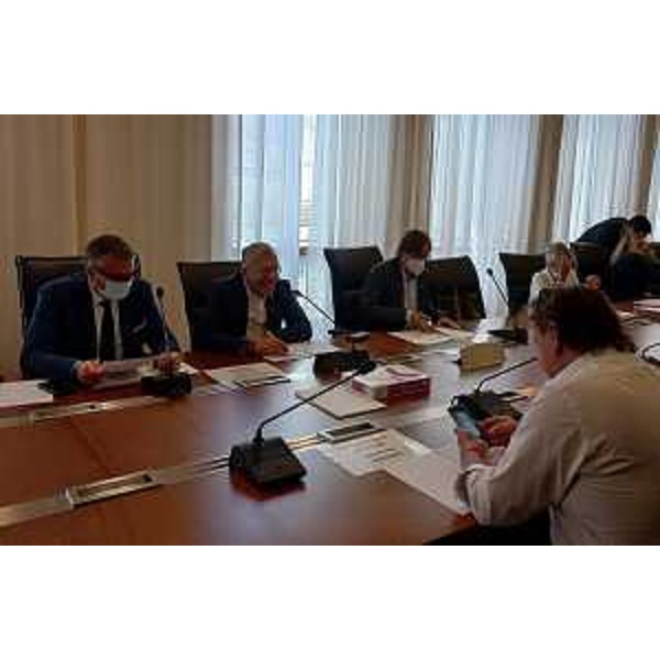 Piero Mauro Zanin, presidente del Consiglio regionale, e l'assessore Pierpaolo Roberti durante la Conferenza dei capigruppo - Piero Mauro Zanin, presidente del Consiglio regionale, e l'assessore Pierpaolo Roberti durante la Conferenza dei capigruppo