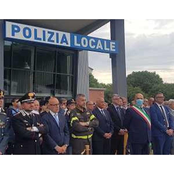 Un momento della cerimonia per il 160° anniversario della fondazione del Corpo della Polizia Locale di Trieste. L'assessore regionale Pierpaolo Roberti è primo da destra. - Un momento della cerimonia per il 160° anniversario della fondazione del Corpo della Polizia Locale di Trieste. L'assessore regionale Pierpaolo Roberti è primo da destra.