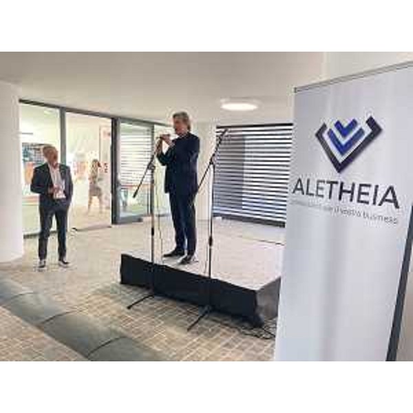 L'assessore regionale alle Attività produttive Sergio Emidio Bini in occasione dell'inaugurazione della nuova sede del consorzio Aletheia nel centro direzionale dell'interporto pordenonese. - L'assessore regionale alle Attività produttive Sergio Emidio Bini in occasione dell'inaugurazione della nuova sede del consorzio Aletheia nel centro direzionale dell'interporto pordenonese.