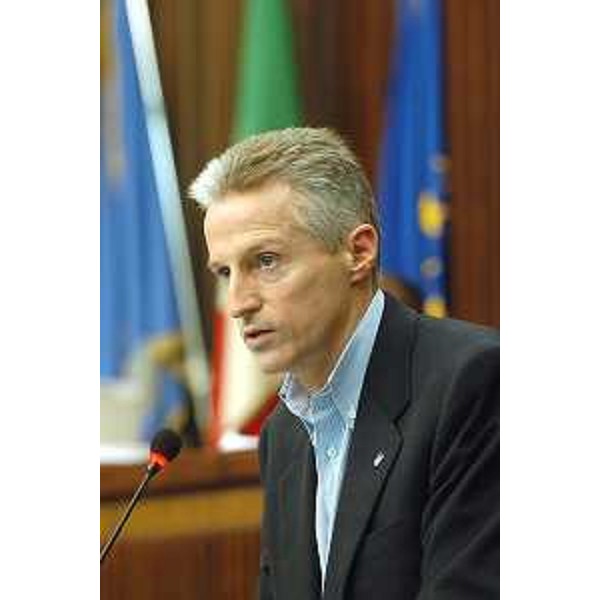 Riccardo Illy (Presidente Friuli Venezia Giulia) nella sede del Consiglio regionale a Trieste. (Trieste 22/12/03)