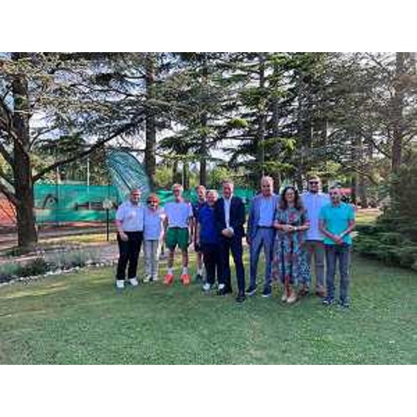 L'assessore regionale allo Sport Tiziana Gibelli insieme al collega di giunta Fabio Scoccimarro al tennis club triestino di Padriciano - L'assessore regionale allo Sport Tiziana Gibelli insieme al collega di giunta Fabio Scoccimarro al tennis club triestino di Padriciano