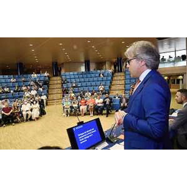 L'assessore regionale alle Attività produttive e al Turismo, Sergio Emidio Bini, nella sede della Regione a Udine, durante l'incontro dedicato allo sviluppo dei distretti del commercio in Friuli Venezia Giulia. - L'assessore regionale alle Attività produttive e al Turismo, Sergio Emidio Bini, nella sede della Regione a Udine, durante l'incontro dedicato allo sviluppo dei distretti del commercio in Friuli Venezia Giulia.