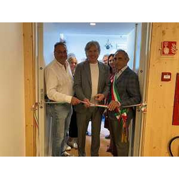 Taglio del nastro della struttura Aplis alla presenza dell'assessore regionale alle Attività produttive Sergio Emidio Bini - Taglio del nastro della struttura Aplis alla presenza dell'assessore regionale alle Attività produttive Sergio Emidio Bini