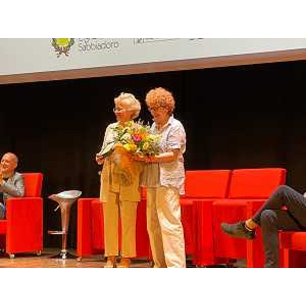 L'assessore regionale Tiziana Gibelli e la scienziata Elena Cattaneo - L'assessore regionale Tiziana Gibelli e la scienziata Elena Cattaneo