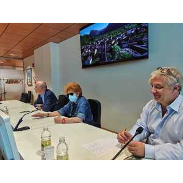 La presentazione di Carniarmonie edizione 2022 alla presenza dell'assressore regionale alla Cultura Tiziana Gibelli (al centro) - La presentazione di Carniarmonie edizione 2022 alla presenza dell'assressore regionale alla Cultura Tiziana Gibelli (al centro)