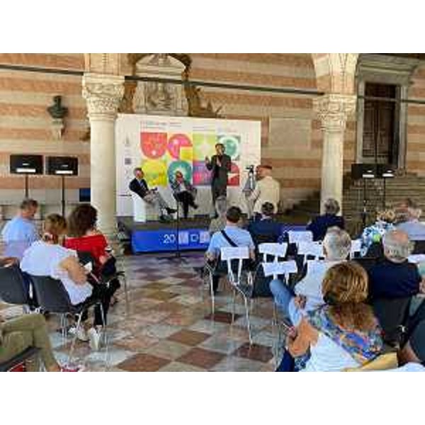 Una fase della cerimonia di presentazione di UdinEstate sotto la loggia del Lionello - Una fase della cerimonia di presentazione di UdinEstate sotto la loggia del Lionello