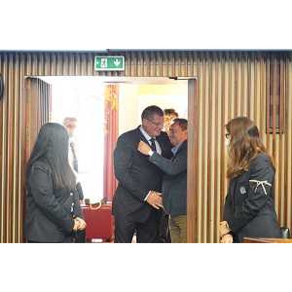 Pisani saluta Igor Gabrovec, dimissionario dopo l'elezione a sindaco di Duino Aurisina - Pisani saluta Igor Gabrovec, dimissionario dopo l'elezione a sindaco di Duino Aurisina