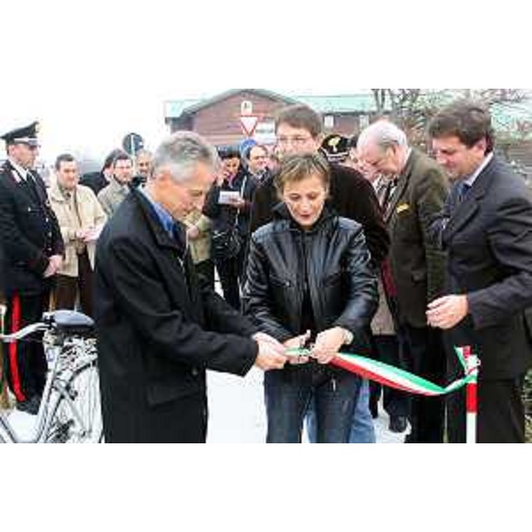 Riccardo Illy (Presidente Regione Friuli Venezia Giulia) all'inaugurazione della pista ciclabile Foce Isonzo a Grado. (Grado 16/11/06)