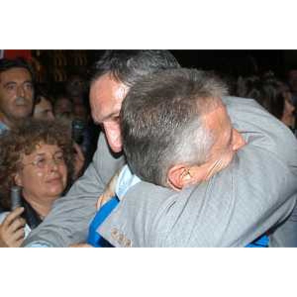 Festeggiamenti a Trieste per l'elezione di Riccardo Illy alle regionali del Friuli Venezia Giulia, 8 e 9 giugno 2003. (Trieste, 09/06/03) 