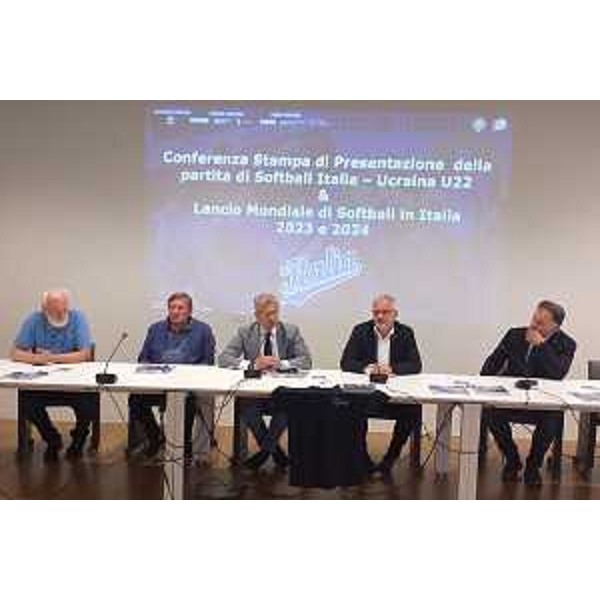 Il tavolo della conferenza stampa a Buttrio - Il tavolo della conferenza stampa a Buttrio