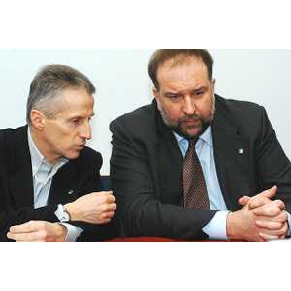 Riccardo Illy (Presidente Friuli Venezia Giulia) e Roberto Cosolini (Assessore regionale Lavoro, Formazione, Università e Ricerca). (Trieste 14/01/04)