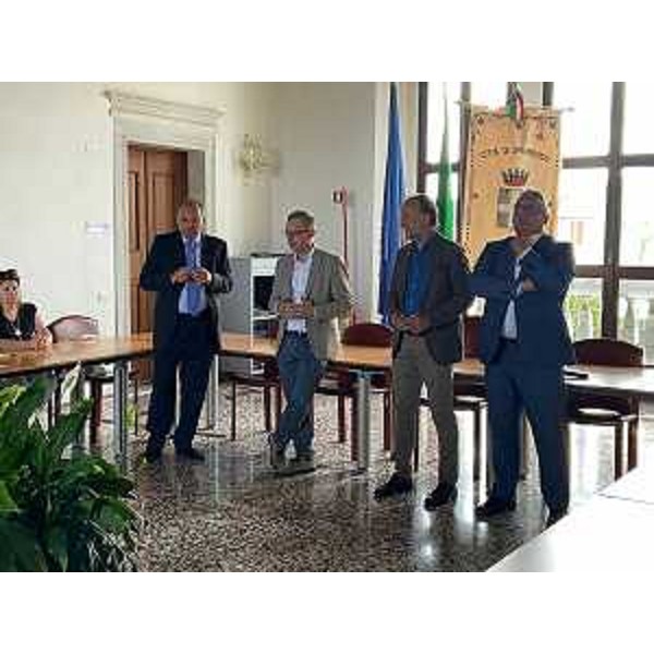 L'intervento dell'assessore regionale Stefano Zannnier durante la cerimonia di consegna degli attestati agli studenti mosaicisti - L'intervento dell'assessore regionale Stefano Zannnier durante la cerimonia di consegna degli attestati agli studenti mosaicisti