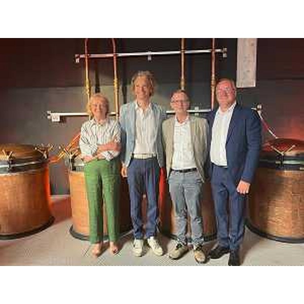 L'assessore regionale alle Risorse agroalimentari, Stefano Zannier, con le proprietà e il sindaco di Martignacco Gianluca Casali - L'assessore regionale alle Risorse agroalimentari, Stefano Zannier, con le proprietà e il sindaco di Martignacco Gianluca Casali