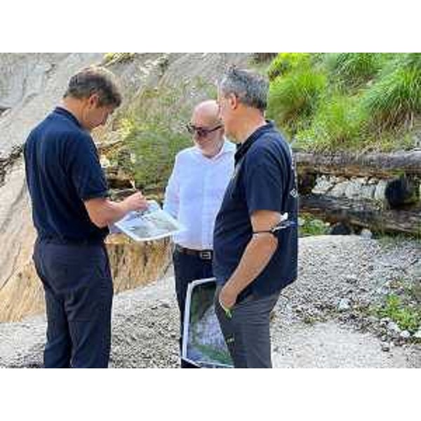Un momento del sopralluogo a Malborghetto-Valbruna. - Un momento del sopralluogo a Malborghetto-Valbruna.