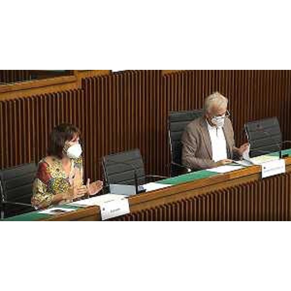 L'assessore regionale Alessia Rosolen, insieme a Giuseppe Sibau (Progetto Fvg/Ar), presidente della VI Commissione - L'assessore regionale Alessia Rosolen, insieme a Giuseppe Sibau (Progetto Fvg/Ar), presidente della VI Commissione