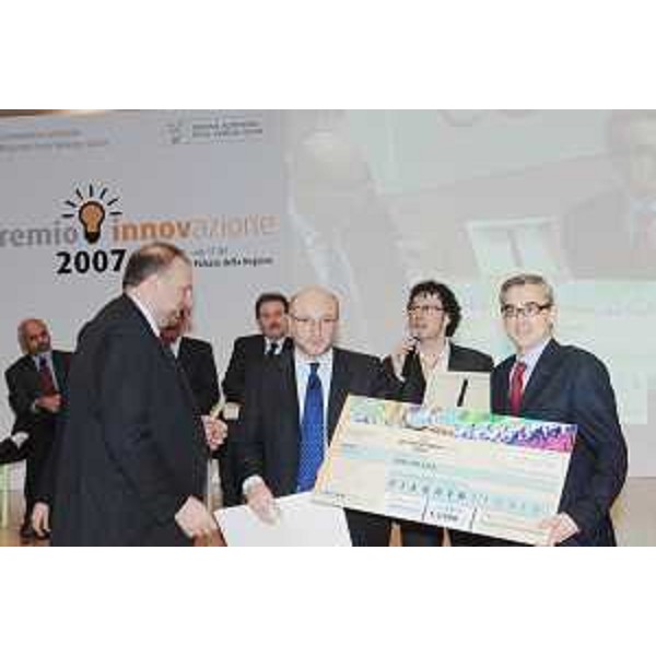 Roberto Cosolini (Assessore regionale Ricerca) ed Enrico Bertossi (Assessore regionale Attività produttive) al Premio Innovazione 2007. (Udine 07/02/08)