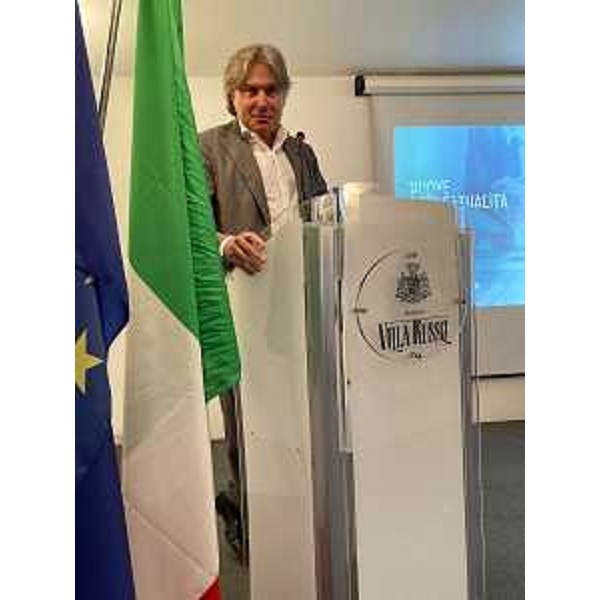 L'assessore Sergio Emidio Bini interviene all'assemblea annuale di Confcommercio Trieste - L'assessore Sergio Emidio Bini interviene all'assemblea annuale di Confcommercio Trieste