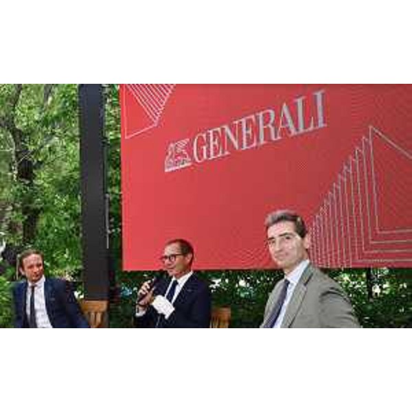Fedriga insieme al presidente della SVBG Mitja Gialuz e al presidente di Generali, Andrea Sironi. - Fedriga insieme al presidente della SVBG Mitja Gialuz e al presidente di Generali, Andrea Sironi.