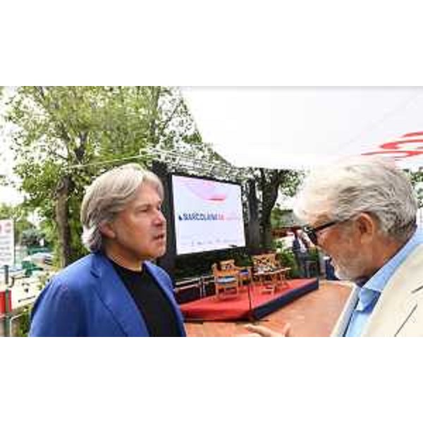 L'assessore alle Attività produttive e Turismo, Sergio Emidio Bini, dialoga con il presidente della Camera di Commercio Venezia Giulia Antonio Paoletti. - L'assessore alle Attività produttive e Turismo, Sergio Emidio Bini, dialoga con il presidente della Camera di Commercio Venezia Giulia Antonio Paoletti.