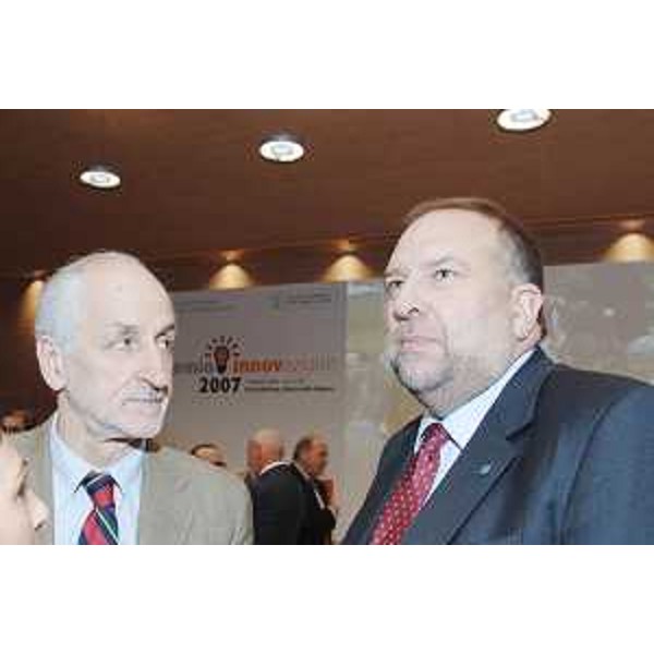 Milos Budin (Sottosegretario Commercio Internazionale) e Roberto Cosolini (Assessore regionale Ricerca) al Premio Innovazione 2007. (Udine 07/02/08)