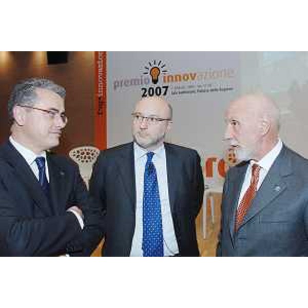 Carlo Monai (Vicepresidente Consiglio regionale), Enrico Bertossi (Assessore regionale Attività produttive) e Augusto Antonucci (Presidente Friulia) al Premio Innovazione 2007. (Udine 07/02/08)