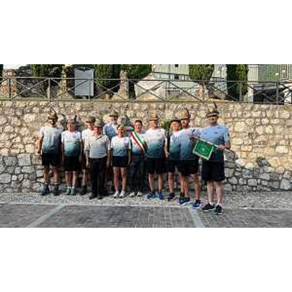 L'assessore regionale alle Finanze Barbara Zilli (al centro della foto) all'arrivo a Gemona del Friuli della fiaccola della memoria e della tradizione alpina - L'assessore regionale alle Finanze Barbara Zilli (al centro della foto) all'arrivo a Gemona del Friuli della fiaccola della memoria e della tradizione alpina