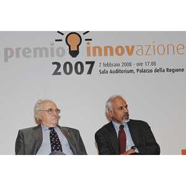 Il prof. Daniele Amati (Scuola Internazionale Superiore si Studi Avanzati-SISSA) e il prof. Katepalli R. Sreenivasan (Director Abdus Salam International Centre for Theoretical Physics, Trieste) al Premio Innovazione 2007. (Udine 07/02/08)