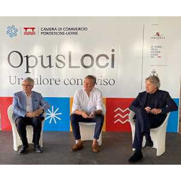 L'assessore regionale alle Attività produttive e al Turismo Sergio Emidio Bini ( a destra nella foto) con il sindaco di Udine Pietro Fontanini e il presidente della Camera di commercio Ud-Pn Giovanni Da Pozzo (al centro) alla presentazione di OpusLoci - L'assessore regionale alle Attività produttive e al Turismo Sergio Emidio Bini ( a destra nella foto) con il sindaco di Udine Pietro Fontanini e il presidente della Camera di commercio Ud-Pn Giovanni Da Pozzo (al centro) alla presentazione di OpusLoci