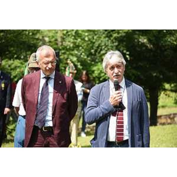 L'intervento del deputato Renzo Tondo (a dx) affiancato dal presidente del Cr Fvg, Piero Mauro Zanin - L'intervento del deputato Renzo Tondo (a dx) affiancato dal presidente del Cr Fvg, Piero Mauro Zanin