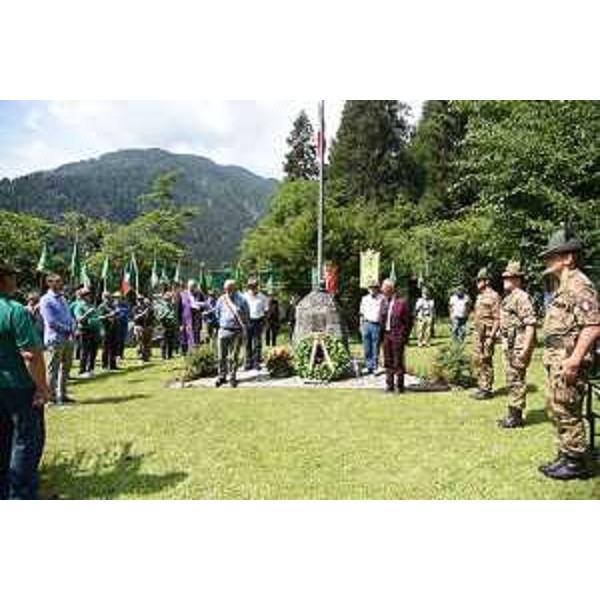 La commemorazione sul luogo della fucilazione dove sorge il cippo dedicato - La commemorazione sul luogo della fucilazione dove sorge il cippo dedicato
