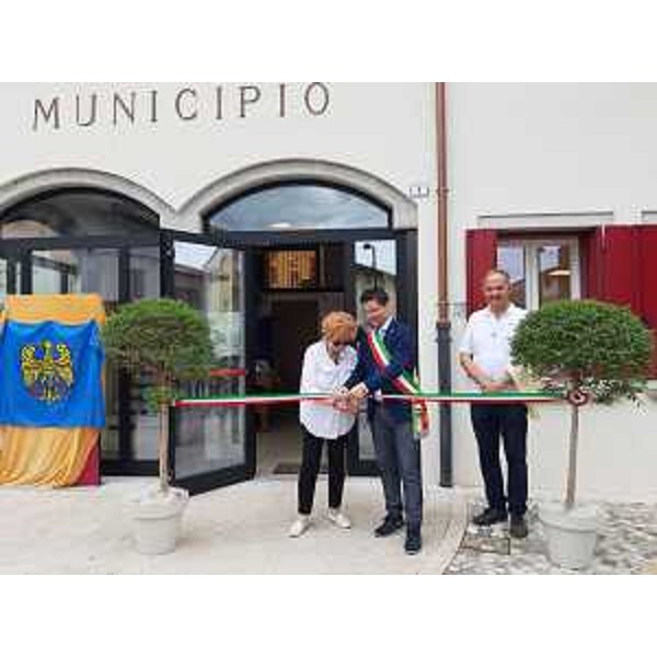 L'assessore regionale alla Cultura, Tiziana Gibelli, intervenuta ad Arzene in occasione dell'inaugurazione della nuova biblioteca civica. - L'assessore regionale alla Cultura, Tiziana Gibelli, intervenuta ad Arzene in occasione dell'inaugurazione della nuova biblioteca civica. 