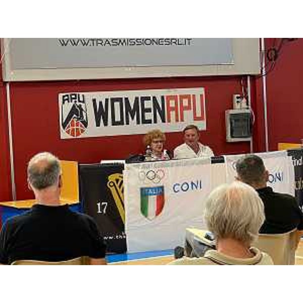 L'assessore regionale alla Cultura e sport Tiziana Gibelli al Consiglio regionale del Coni Fvg, presieduto da Giorgio Brandolin e svoltosi nello storico palazzetto "Manlio Benedetti" di via Marangoni a Udine. - L'assessore regionale alla Cultura e sport Tiziana Gibelli al Consiglio regionale del Coni Fvg, presieduto da Giorgio Brandolin e svoltosi nello storico palazzetto "Manlio Benedetti" di via Marangoni a Udine. 