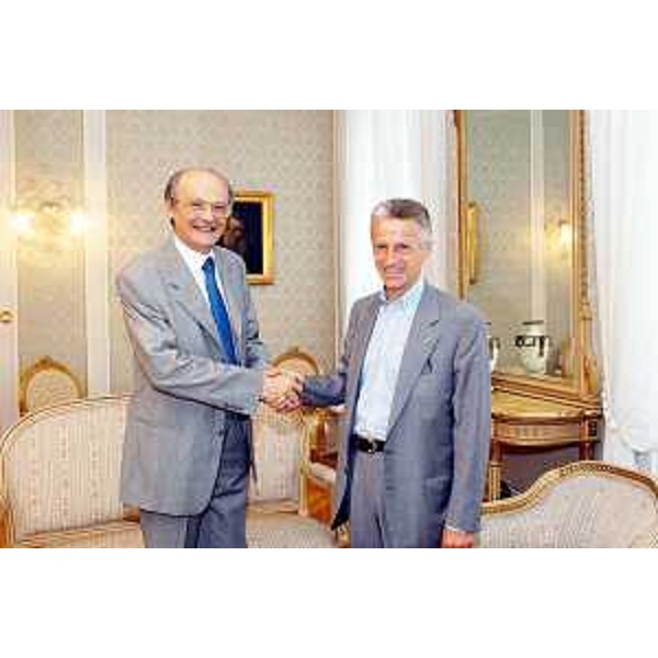 Riccardo Illy (Presidente Friuli Venezia Giulia) fa visita a Camillo Andreana (Prefetto Gorizia). (Gorizia 23/06/03) 