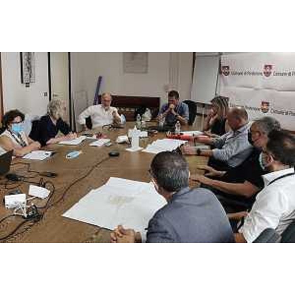 Il vicegovernatore del Froiuli Venezia Giulia Riccardo Riccardi all'incontro tenutosi in Comune a Pordenone con il sindaco della città Alessandro Ciriani - Il vicegovernatore del Froiuli Venezia Giulia Riccardo Riccardi all'incontro tenutosi in Comune a Pordenone con il sindaco della città Alessandro Ciriani