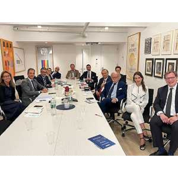 Fedriga e Roberti con la delegazione di operatori finanziari ed economici italiani che oprano a New York - Fedriga e Roberti con la delegazione di operatori finanziari ed economici italiani che oprano a New York