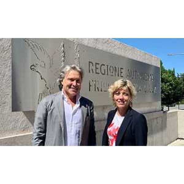 Nella foto l'assessore alle Finanze, Barbara Zilli, e l'assessore alle Attività produttive, Sergio Emidio Bini. - Nella foto l'assessore alle Finanze, Barbara Zilli, e l'assessore alle Attività produttive, Sergio Emidio Bini.