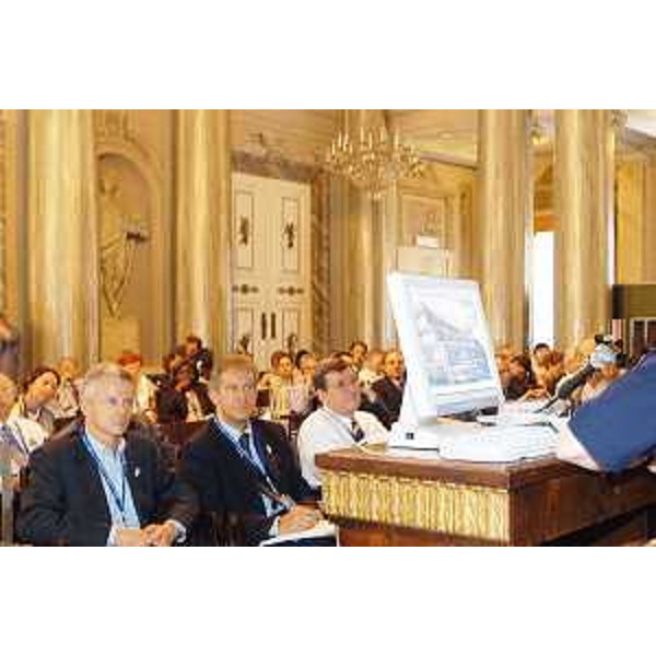 Riccardo Illy (Presidente Friuli Venezia Giulia) all'apertura del Simposio sul tema "Expo e globalizzazione: le esposizioni internazionali nell'epoca delle comunicazioni virtuali" nella Sala Maggiore della Camera di Commercio di Trieste. (Trieste 20/06/03) 