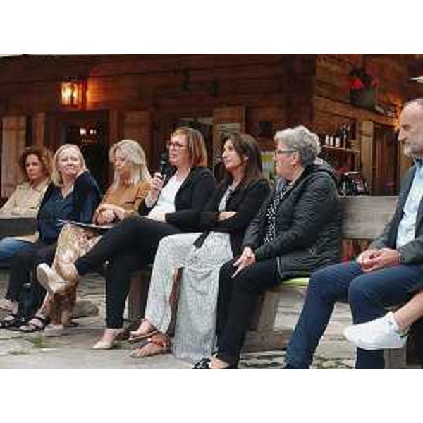 Un momento dell'incontro a baita Rododendro, a Sappada - Un momento dell'incontro a baita Rododendro, a Sappada