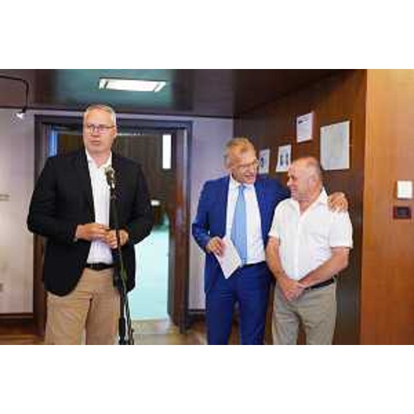 Il consigliere regionale Mauro Bordin, il presidente del Cr Fvg, Piero Mauro Bordin, e il pittore Antonio Fontanini - Il consigliere regionale Mauro Bordin, il presidente del Cr Fvg, Piero Mauro Bordin, e il pittore Antonio Fontanini 