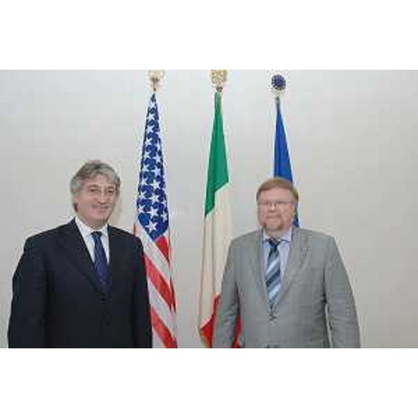 Renzo Tondo (Presidente Friuli Venezia Giulia) con Daniel Weygandt (Console generale Stati Uniti, Milano) nella sede della Regione a Trieste. (Trieste 26/05/08)