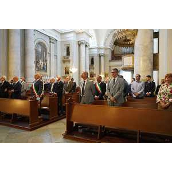 Il presidente Piero Mauro Zanin assieme alle altre autorità nella chiesa di Sant'Antonio Nuovo - Il presidente Piero Mauro Zanin assieme alle altre autorità nella chiesa di Sant'Antonio Nuovo