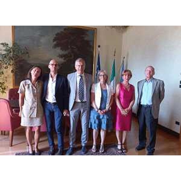 Il presidente Zanin (terzo da sinistra) assieme ai dirigenti della Lilt - Il presidente Zanin (terzo da sinistra) assieme ai dirigenti della Lilt 