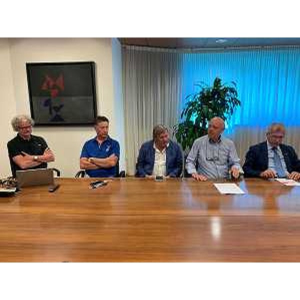 Da sinistra: Marino Firmani, Alessandro Barbina, Giorgio Brandolin, Flavio Presacco e il presidente del Consiglio regionale, Piero Mauro Zanin - Da sinistra: Marino Firmani, Alessandro Barbina, Giorgio Brandolin, Flavio Presacco e il presidente del Consiglio regionale, Piero Mauro Zanin