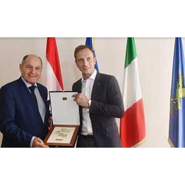 Il governatore del Friuli Venezia Giulia Massimiliano Fedriga insieme al presidente del Consiglio nazionale austriaco Wolfgang Sobotka. - Il governatore del Friuli Venezia Giulia Massimiliano Fedriga insieme al presidente del Consiglio nazionale austriaco Wolfgang Sobotka.