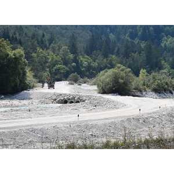 Il bypass realizzato a tempi record nell'alveo del rio Resia - Il bypass realizzato a tempi record nell'alveo del rio Resia 