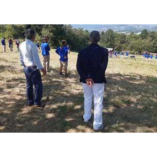 Il presidente del Consiglio regionale, Piero Mauro Zanin, durante la visita del campo scout a Montegnacco di Cassacco con Luigi Deciani - Il presidente del Consiglio regionale, Piero Mauro Zanin, durante la visita del campo scout a Montegnacco di Cassacco con Luigi Deciani