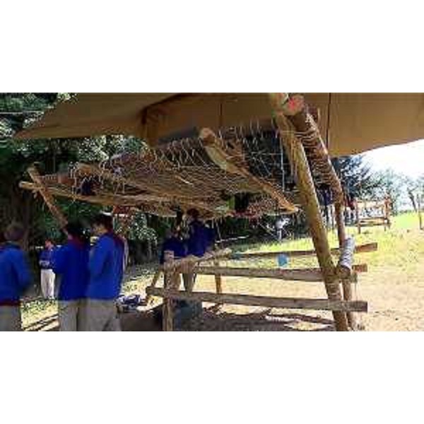 La struttura in legno dove dormono gli scout - La struttura in legno dove dormono gli scout