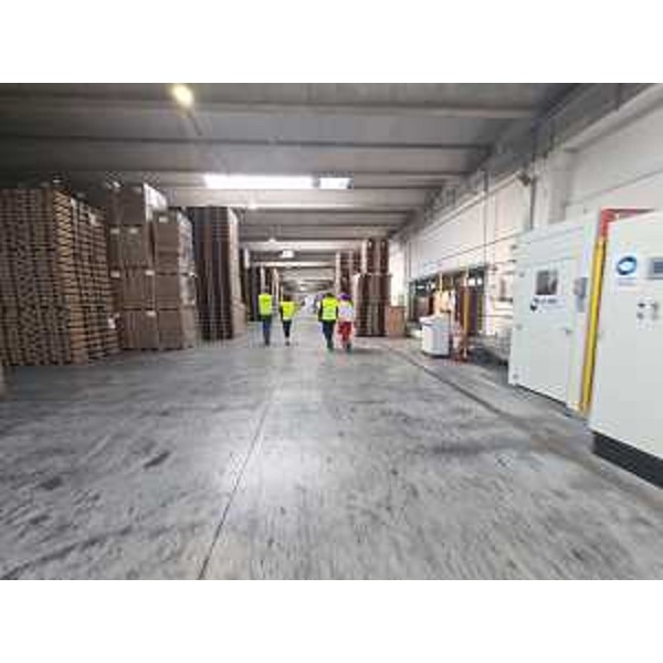 Un reparto della Ondulati e imballaggi del Friuli Spa visitata oggi dall'assessore regionale al Lavoro - Un reparto della Ondulati e imballaggi del Friuli Spa visitata oggi dall'assessore regionale al Lavoro