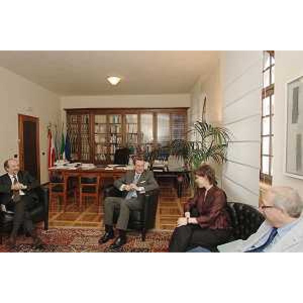 Riccardo Riccardi (Assessore regionale Mobilità e Trasporti), Sergio Bolzonello (Sindaco Pordenone) e Marina Toffolo (Assessore comunale Urbanistica PN) nella sede municipale di Pordenone. (Pordenone 04/06/08)