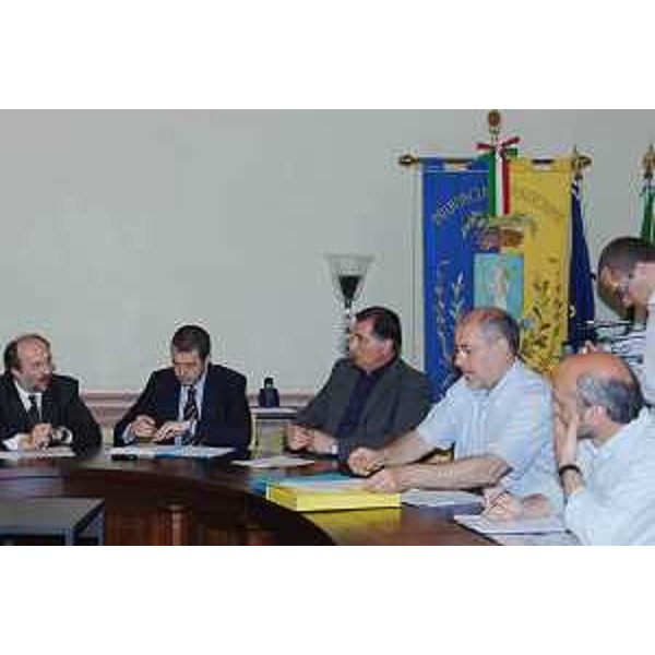 Riccardo Riccardi (Assessore regionale Mobilità e Trasporti) con Alessandro Ciriani (Presidente Provincia Pordenone) e Riccardo Del Pup (Assessore comunale Trasporti PN) nella sede della Provincia di Pordenone. (Pordenone 04/06/08)